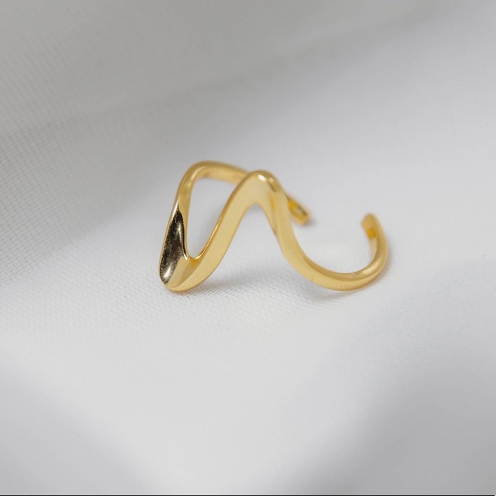 Wavery Ring